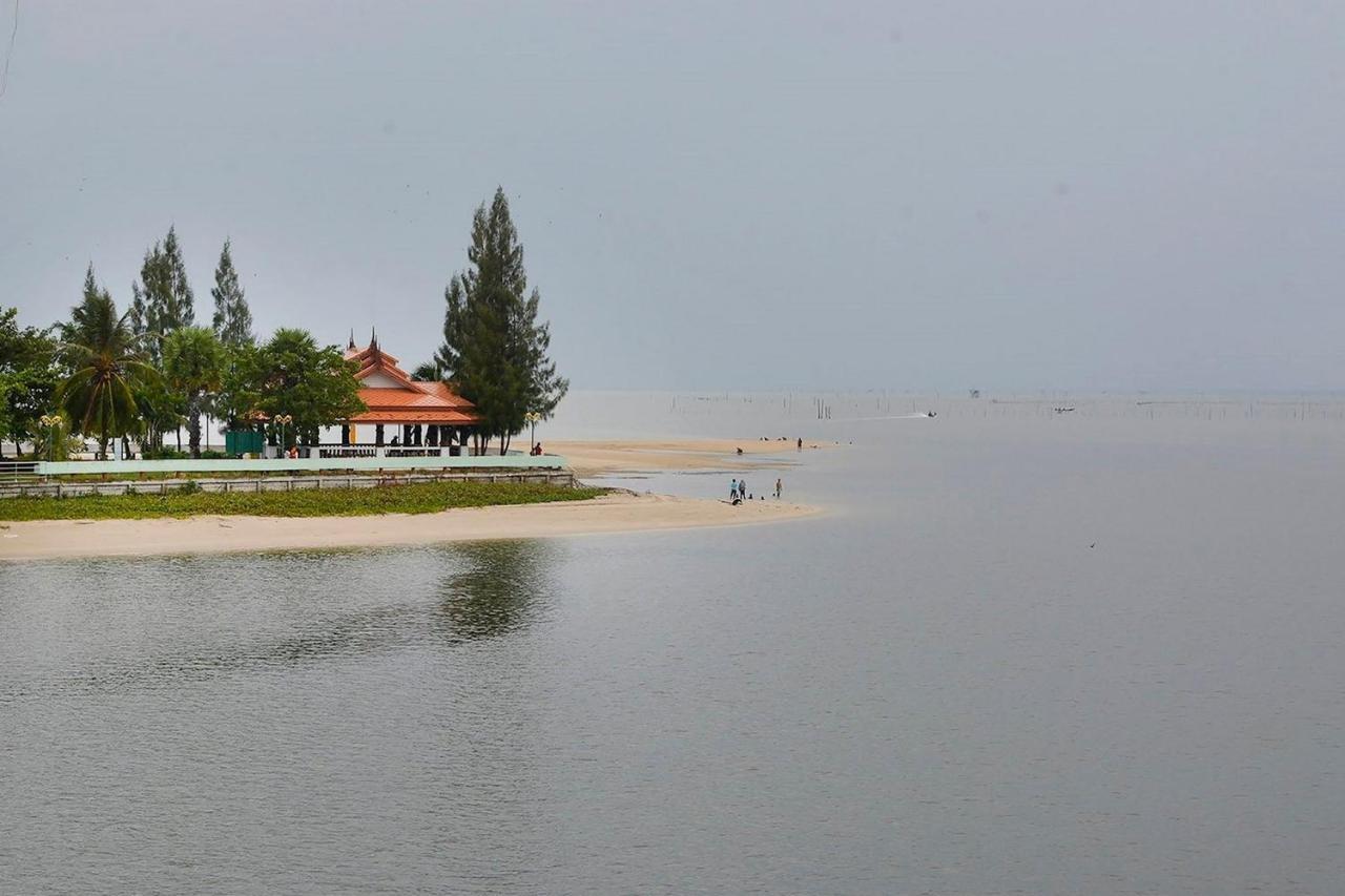 Oyo 1031 Amera Resort Surat Thani Exterior photo