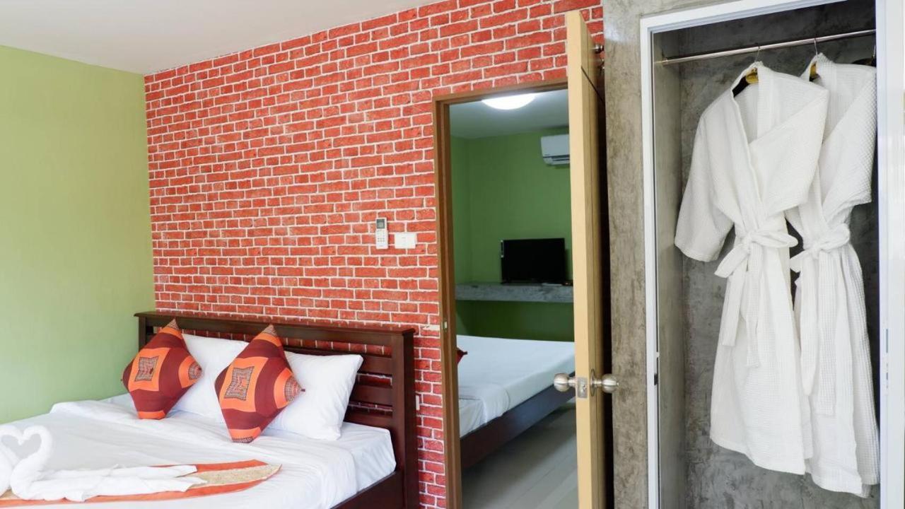 Oyo 1031 Amera Resort Surat Thani Exterior photo