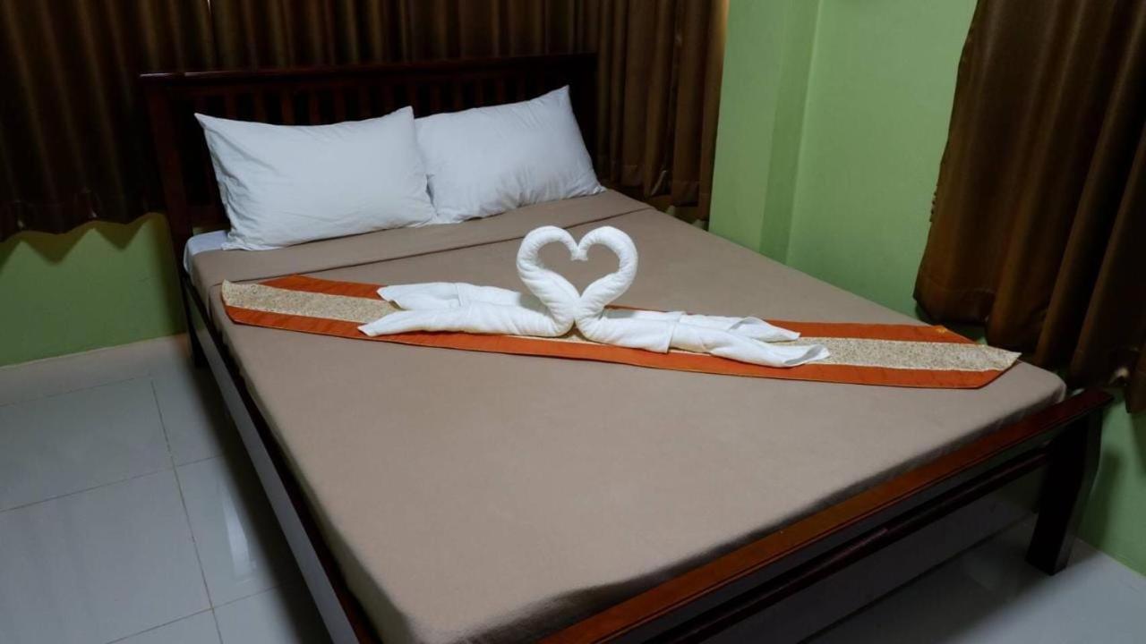 Oyo 1031 Amera Resort Surat Thani Exterior photo